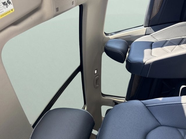 2026 Volkswagen Atlas 2.0T SE w/Technology and Panoramic Sunroof Package