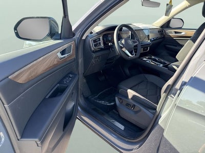 2026 Volkswagen Atlas 2.0T SE w/Technology and Panoramic Sunroof Package