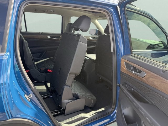 2026 Volkswagen Atlas 2.0T SE w/Technology with Captain's Chairs and Panoramic Sunroof Package