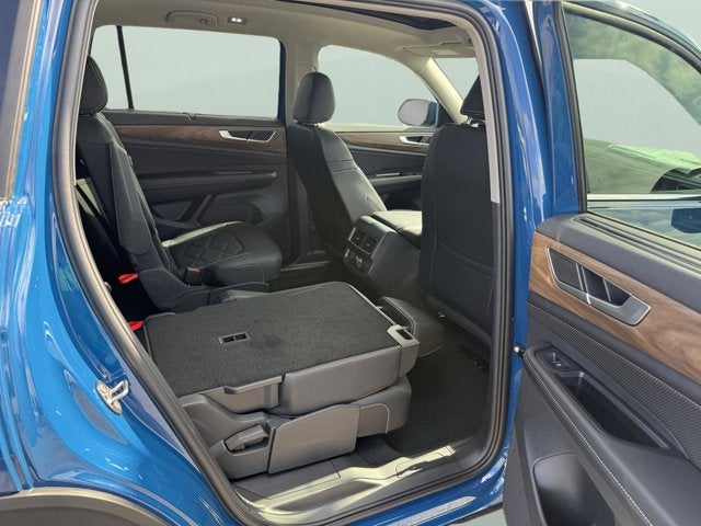 2026 Volkswagen Atlas 2.0T SE w/Technology with Captain's Chairs and Panoramic Sunroof Package