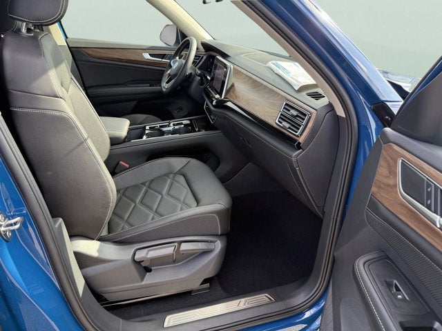 2026 Volkswagen Atlas 2.0T SE w/Technology with Captain's Chairs and Panoramic Sunroof Package