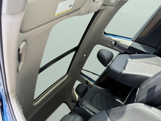 2026 Volkswagen Atlas 2.0T SE w/Technology with Captain's Chairs and Panoramic Sunroof Package