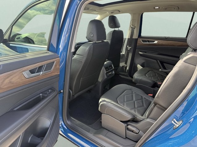 2026 Volkswagen Atlas 2.0T SE w/Technology with Captain's Chairs and Panoramic Sunroof Package