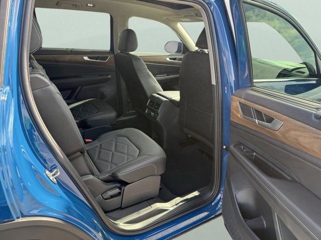 2026 Volkswagen Atlas 2.0T SE w/Technology with Captain's Chairs and Panoramic Sunroof Package