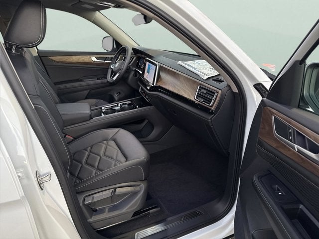 2026 Volkswagen Atlas 2.0T SE w/Technology and Panoramic Sunroof Package