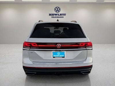 2026 Volkswagen Atlas 2.0T SE w/Technology and Panoramic Sunroof Package