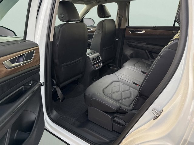 2026 Volkswagen Atlas 2.0T SE w/Technology and Panoramic Sunroof Package