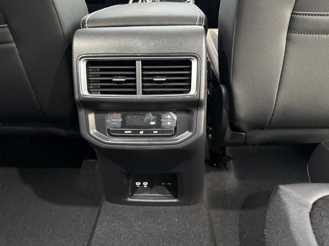 2026 Volkswagen Atlas 2.0T SE w/Technology and Panoramic Sunroof Package