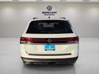 2026 Volkswagen Atlas 2.0T SE w/Technology and Panoramic Sunroof Package