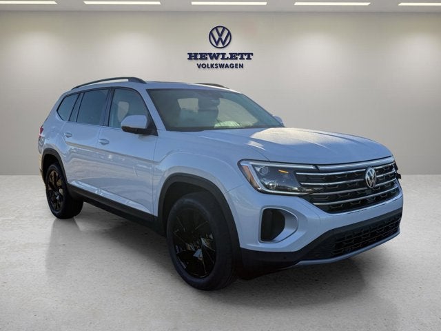 2026 Volkswagen Atlas 2.0T SE w/Technology and Panoramic Sunroof Package