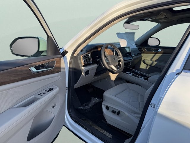 2026 Volkswagen Atlas 2.0T SE w/Technology and Panoramic Sunroof Package