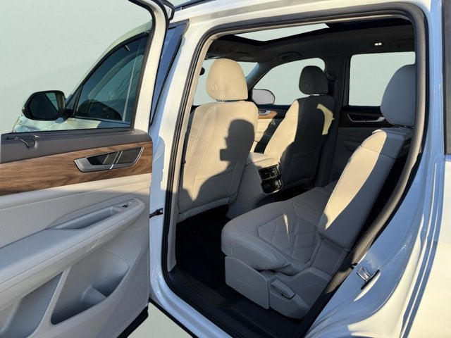 2026 Volkswagen Atlas 2.0T SE w/Technology and Panoramic Sunroof Package