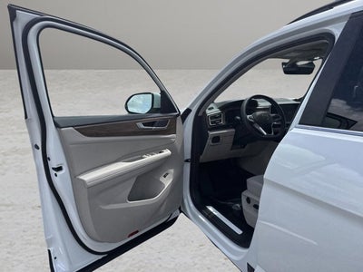 2026 Volkswagen Atlas 2.0T SE w/Technology and Panoramic Sunroof Package