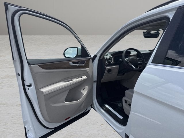 2026 Volkswagen Atlas 2.0T SE w/Technology and Panoramic Sunroof Package