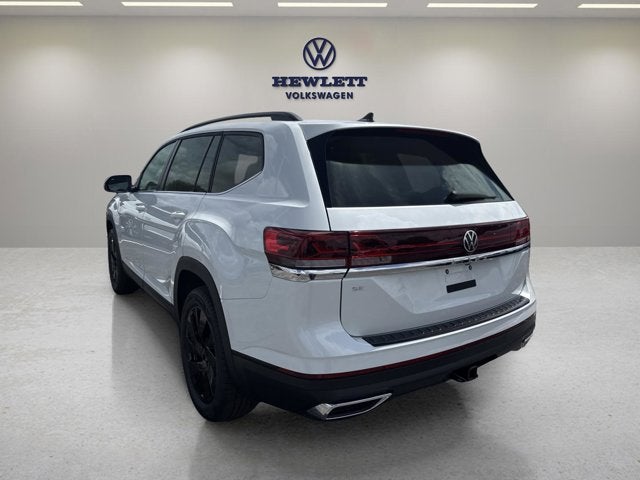2026 Volkswagen Atlas 2.0T SE w/Technology and Panoramic Sunroof Package