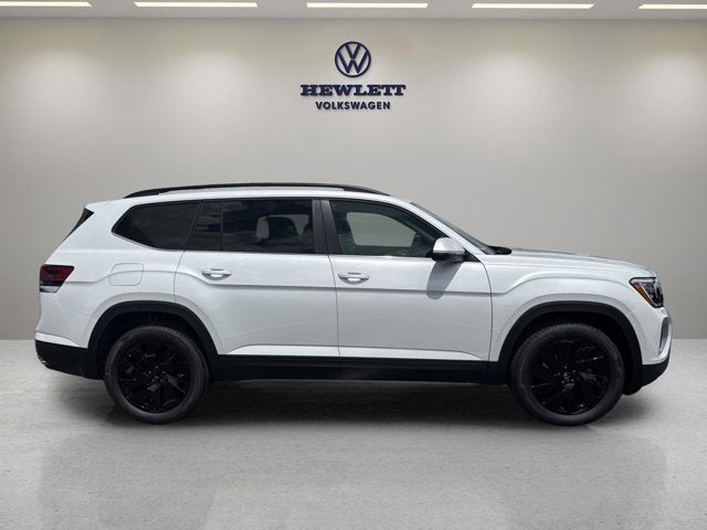 2026 Volkswagen Atlas 2.0T SE w/Technology and Panoramic Sunroof Package