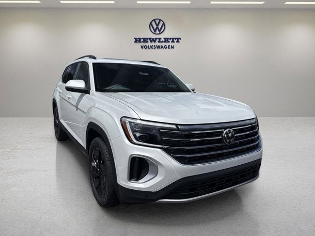2026 Volkswagen Atlas 2.0T SE w/Technology and Panoramic Sunroof Package