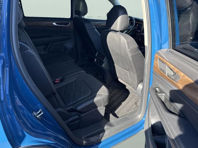 2025 Volkswagen Atlas 2.0T SE w/Technology and Panoramic Sunroof Package