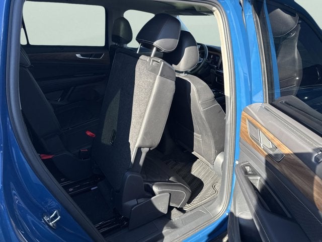 2025 Volkswagen Atlas 2.0T SE w/Technology and Panoramic Sunroof Package