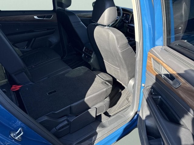 2025 Volkswagen Atlas 2.0T SE w/Technology and Panoramic Sunroof Package