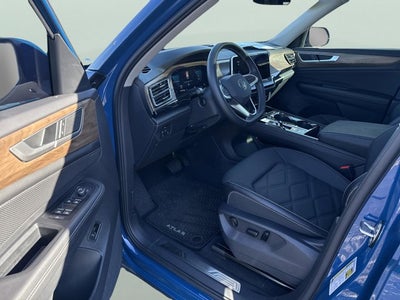 2025 Volkswagen Atlas 2.0T SE w/Technology and Panoramic Sunroof Package