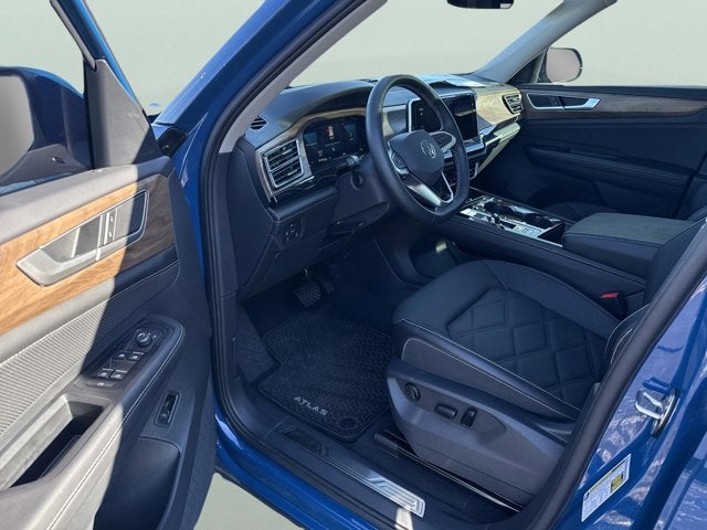 2025 Volkswagen Atlas 2.0T SE w/Technology and Panoramic Sunroof Package