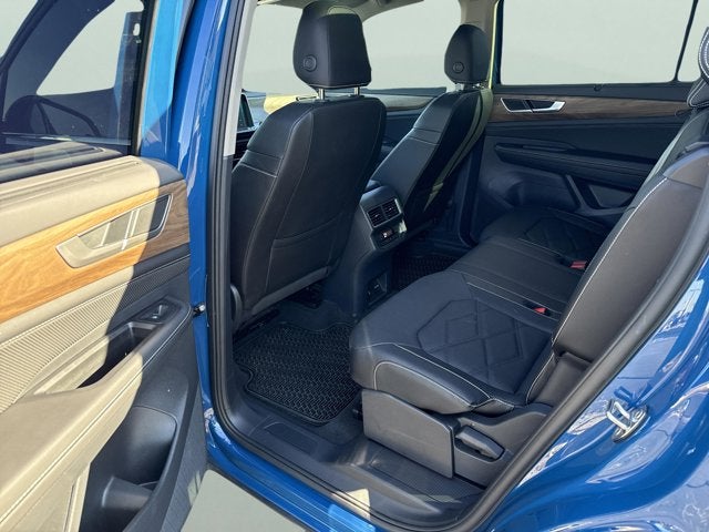 2025 Volkswagen Atlas 2.0T SE w/Technology and Panoramic Sunroof Package