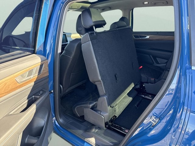 2025 Volkswagen Atlas 2.0T SE w/Technology and Panoramic Sunroof Package