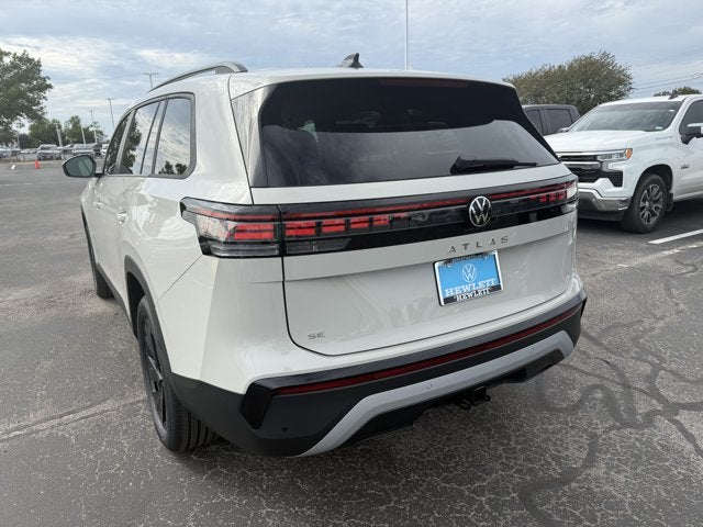 2027 Volkswagen Atlas SE w/Technology with Captain's Chairs and Panoramic Sunroof Package
