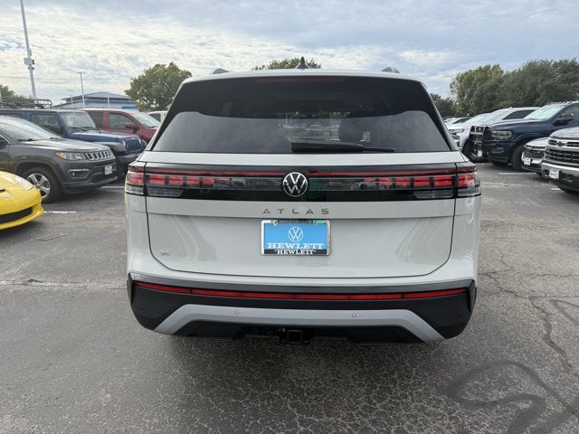 2027 Volkswagen Atlas SE w/Technology with Captain's Chairs and Panoramic Sunroof Package