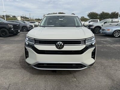 2027 Volkswagen Atlas SE w/Technology with Captain's Chairs and Panoramic Sunroof Package