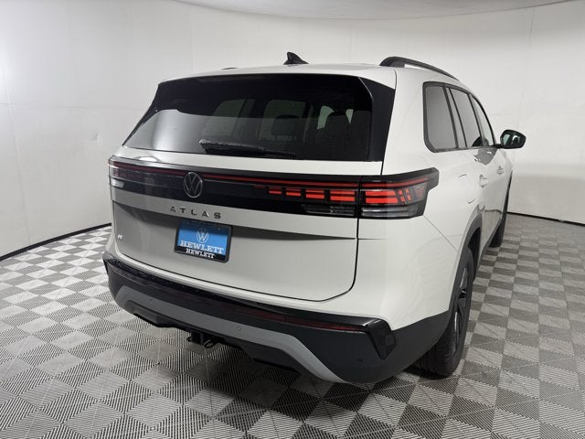 2027 Volkswagen Atlas SE w/Technology with Captain's Chairs and Panoramic Sunroof Package