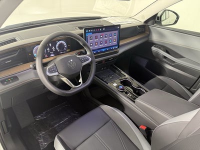 2027 Volkswagen Atlas SE w/Technology with Captain's Chairs and Panoramic Sunroof Package