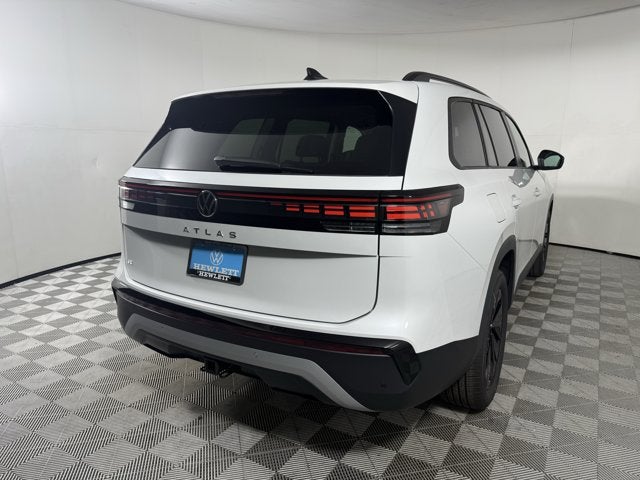 2027 Volkswagen Atlas SE w/Technology with Captain's Chairs and Panoramic Sunroof Package