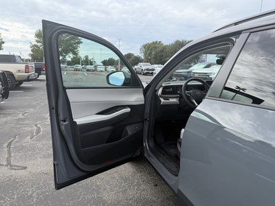 2027 Volkswagen Atlas SE w/Technology with Captain's Chairs and Panoramic Sunroof Package