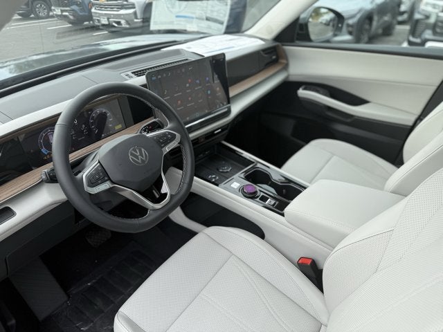 2027 Volkswagen Atlas SE w/Technology with Captain's Chairs and Panoramic Sunroof Package