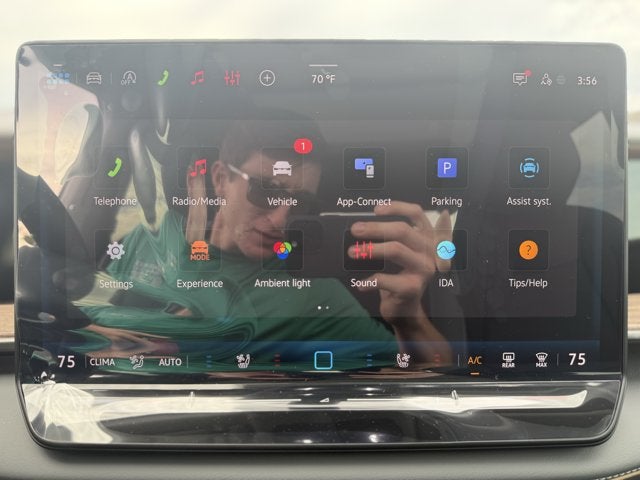 2027 Volkswagen Atlas SE w/Technology and Panoramic Sunroof Package