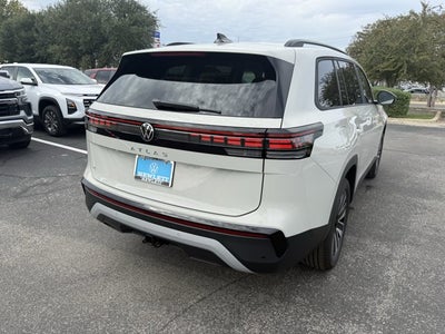 2027 Volkswagen Atlas SE w/Technology and Panoramic Sunroof Package