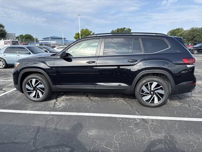 2026 Volkswagen Atlas 2.0T SE w/Technology with Captain's Chairs and Panoramic Sunroof Package