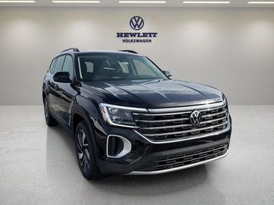 2026 Volkswagen Atlas 2.0T SE w/Technology with Captain's Chairs and Panoramic Sunroof Package