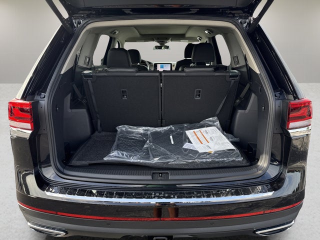2026 Volkswagen Atlas 2.0T SE w/Technology with Captain's Chairs and Panoramic Sunroof Package
