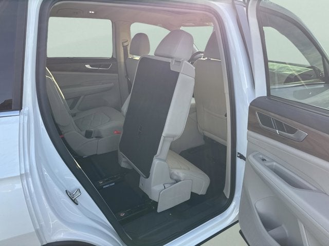 2026 Volkswagen Atlas 2.0T SE w/Technology with Captain's Chairs and Panoramic Sunroof Package