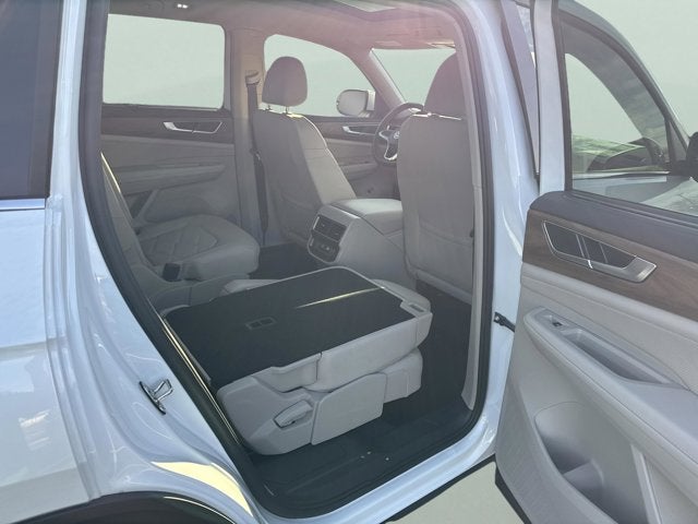 2026 Volkswagen Atlas 2.0T SE w/Technology with Captain's Chairs and Panoramic Sunroof Package