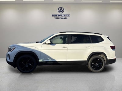 2026 Volkswagen Atlas 2.0T SE w/Technology with Captain's Chairs and Panoramic Sunroof Package