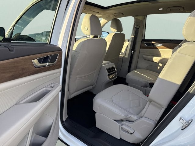 2026 Volkswagen Atlas 2.0T SE w/Technology with Captain's Chairs and Panoramic Sunroof Package