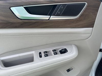 2026 Volkswagen Atlas 2.0T SE w/Technology with Captain's Chairs and Panoramic Sunroof Package