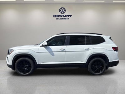 2026 Volkswagen Atlas 2.0T SE w/Technology with Captain's Chairs and Panoramic Sunroof Package