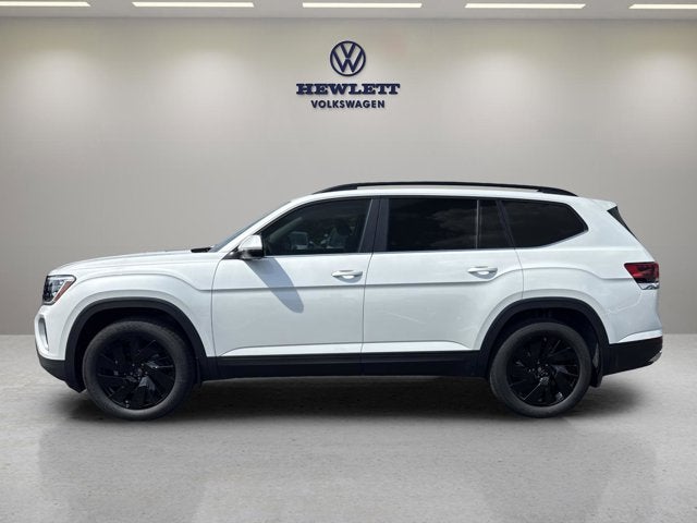 2026 Volkswagen Atlas 2.0T SE w/Technology with Captain's Chairs and Panoramic Sunroof Package