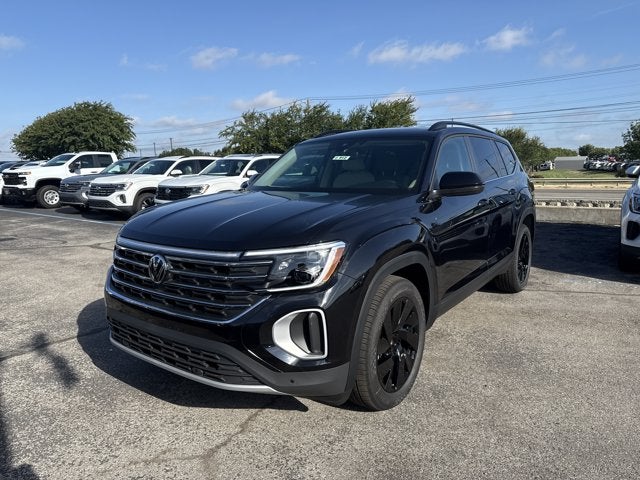 2026 Volkswagen Atlas 2.0T SE w/Technology and Panoramic Sunroof Package