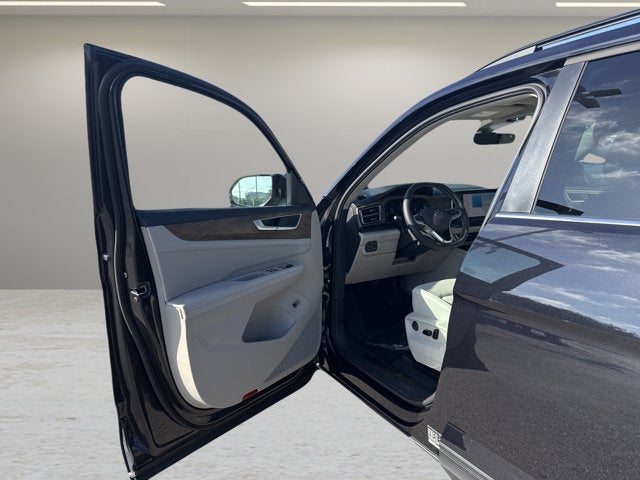 2026 Volkswagen Atlas 2.0T SE w/Technology and Panoramic Sunroof Package